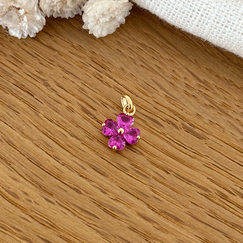 Pendentif "Tréfle" rose plaqué or