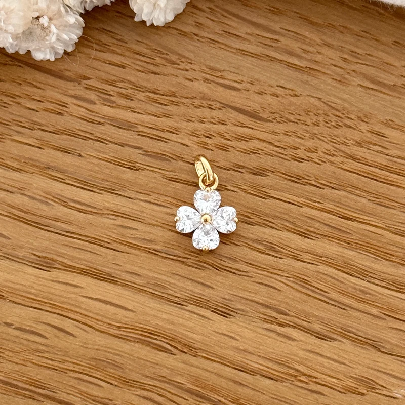 Pendentif "Tréfle" blanc plaqué or