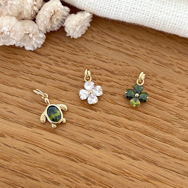 Pendentif "Tréfle" vert plaqué or