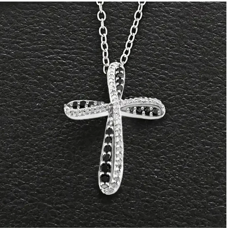 Collier Croix Argent et Noire Design