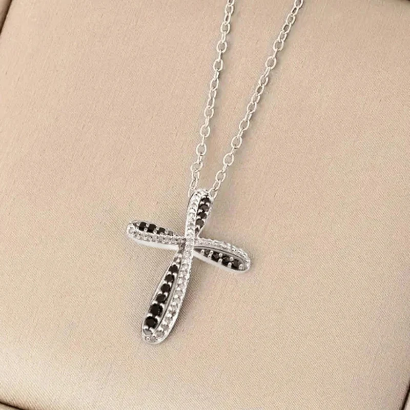 Collier Croix Argent et Noire Design