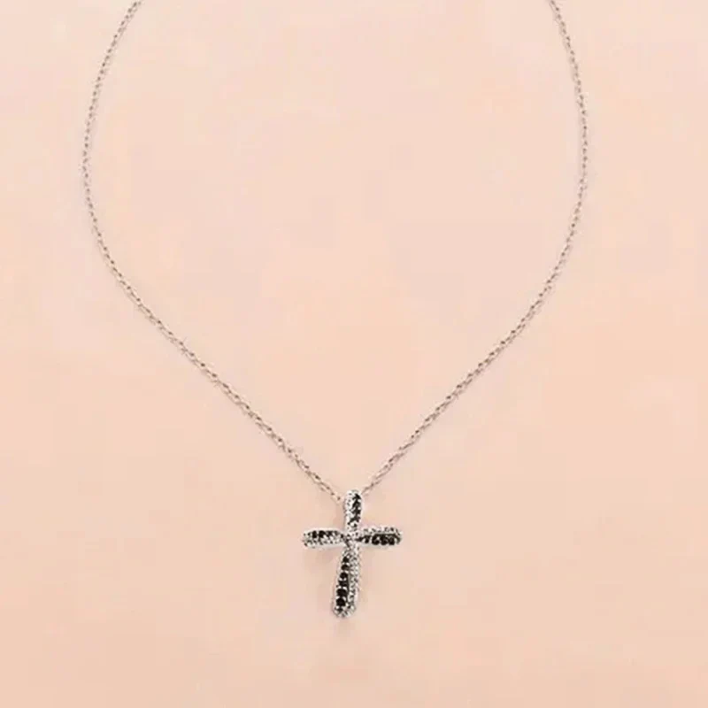 Collier Croix Argent et Noire Design