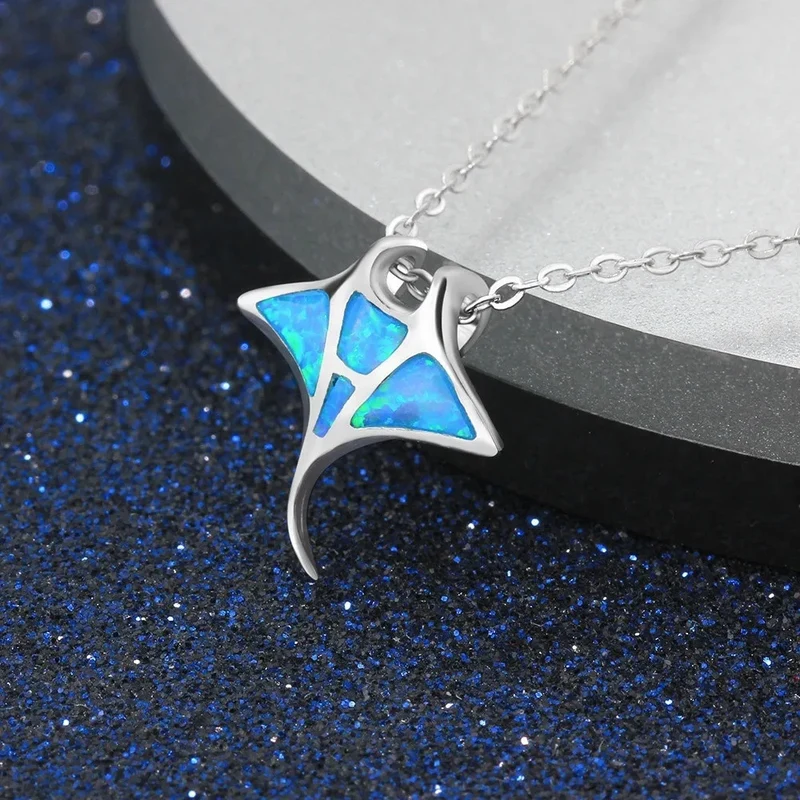 Collier Raie Manta Bleue