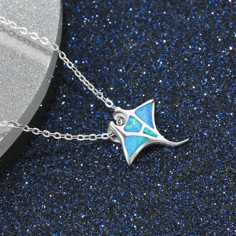Collier Raie Manta Bleue