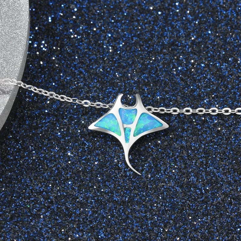 Collier Raie Manta Bleue