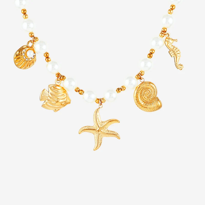 Collier de perles et pendentif marins