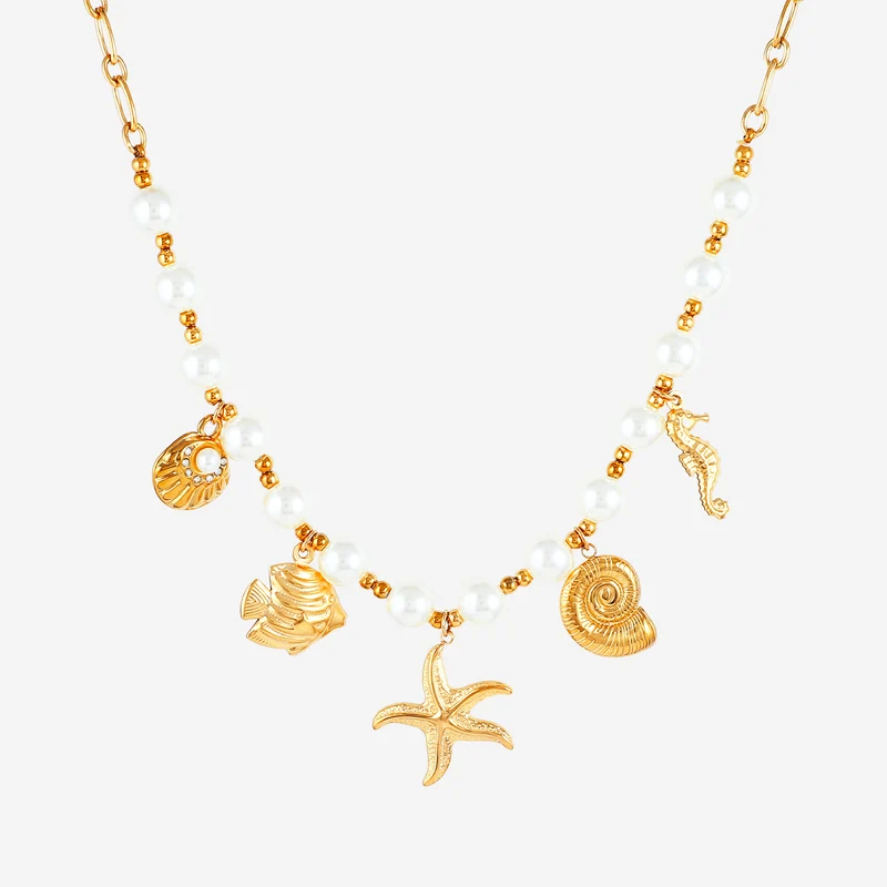 Collier de perles et pendentif marins