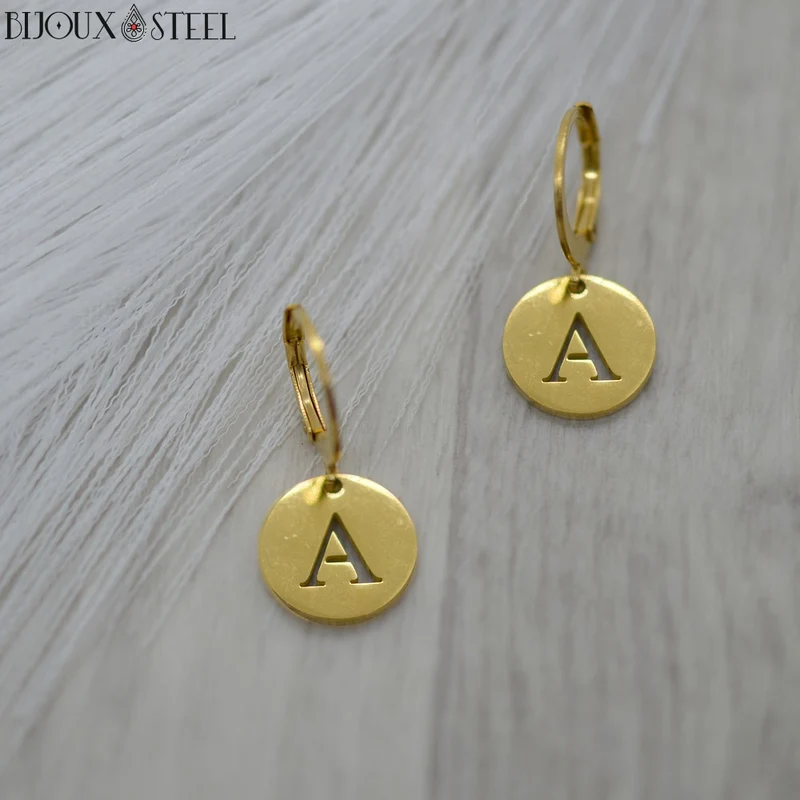 Boucles d'oreilles créoles à pendentifs lettre initiale en acier inoxydable