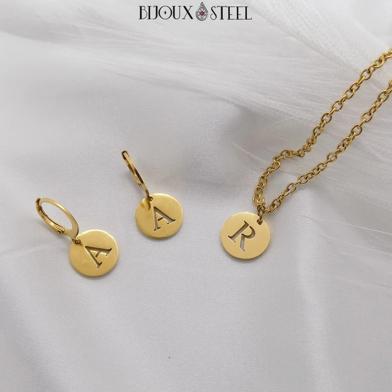 Boucles d'oreilles créoles à pendentifs lettre initiale en acier inoxydable