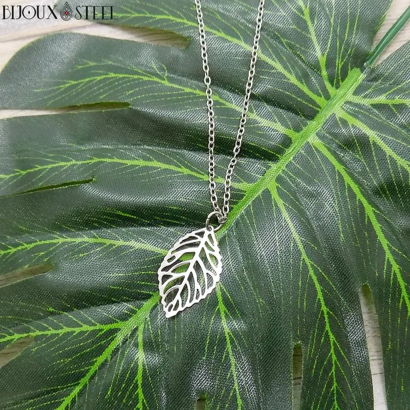 Collier à pendentif feuille ajourée en acier inoxydable