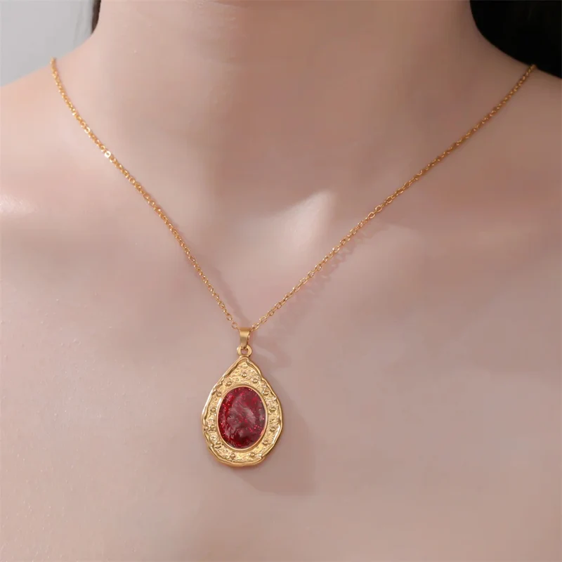 Collier Ovale Vintage Pierre Rouge