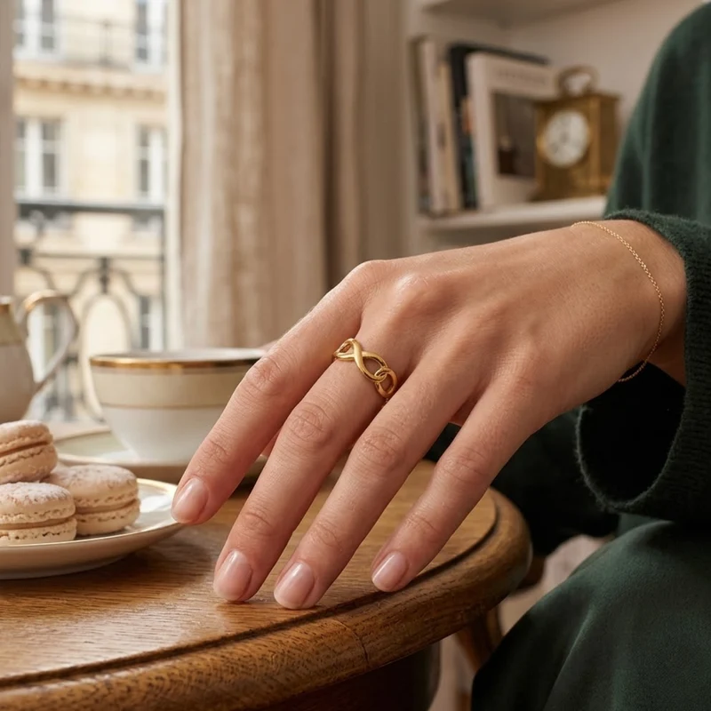 Bague Ajourée Élégante En Forme De 8