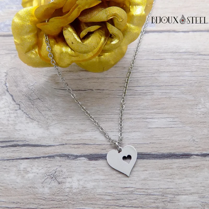 Collier à pendentif coeur ajouré en acier inoxydable