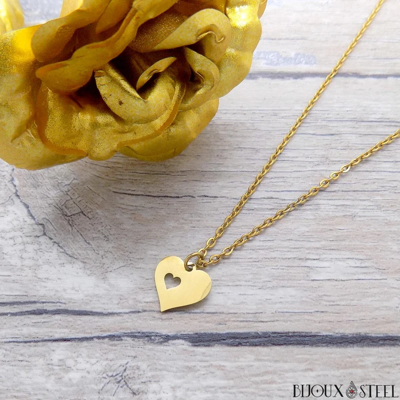Collier à pendentif coeur ajouré en acier inoxydable