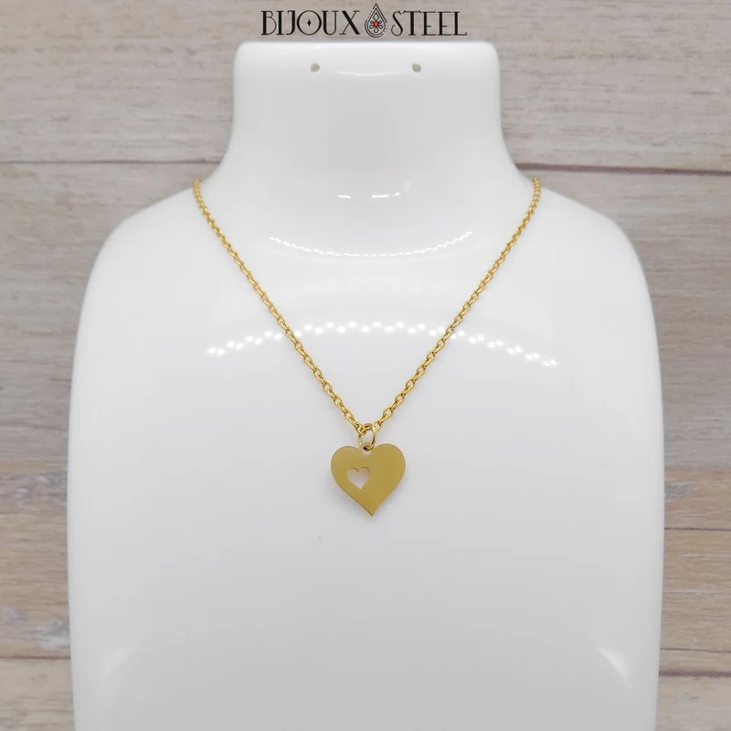 Collier à pendentif coeur ajouré en acier inoxydable