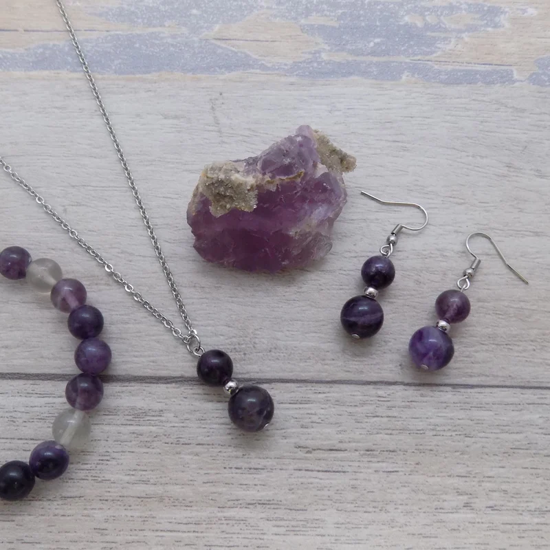 Collier à pendentif deux perles en pierre de fluorite violette
