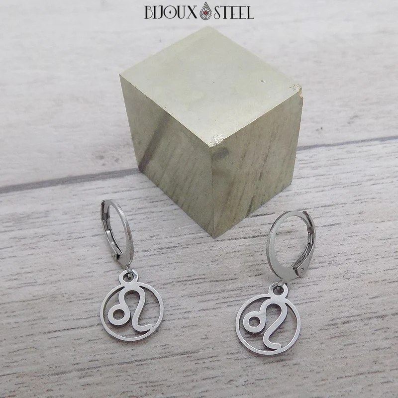 Boucles d'oreilles créoles à pendentifs signe astrologique lion