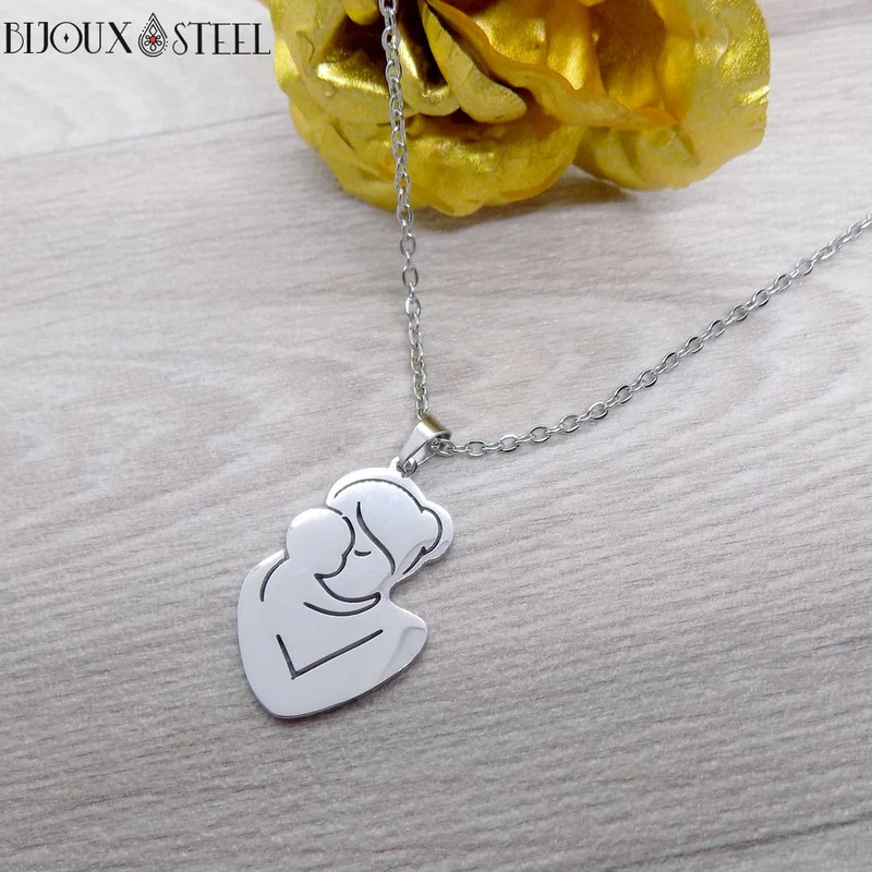 Collier à pendentif câlin maman à son bébé en acier inoxydable