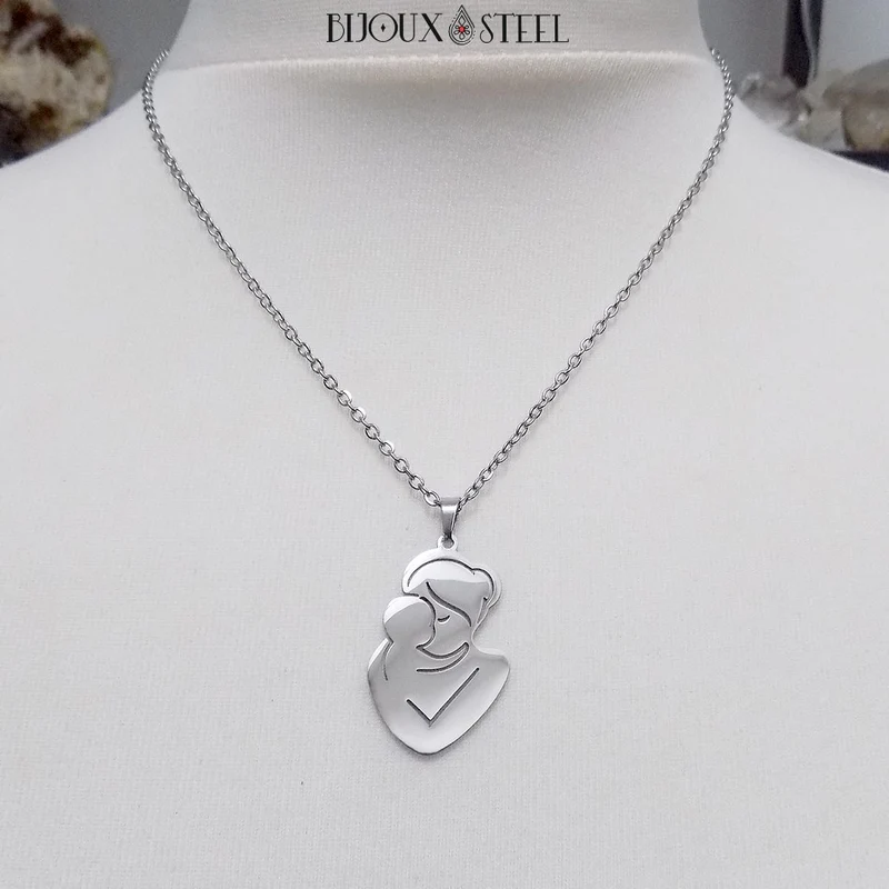 Collier à pendentif câlin maman à son bébé en acier inoxydable