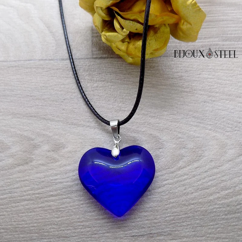Collier à pendentif cœur bleu en verre