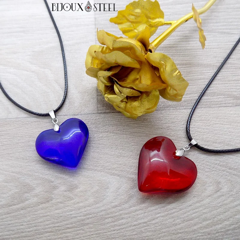 Collier à pendentif cœur bleu en verre