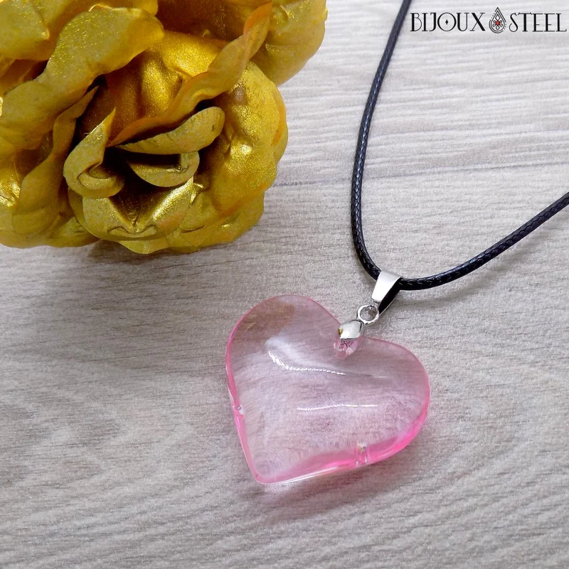 Collier à pendentif cœur rose en verre