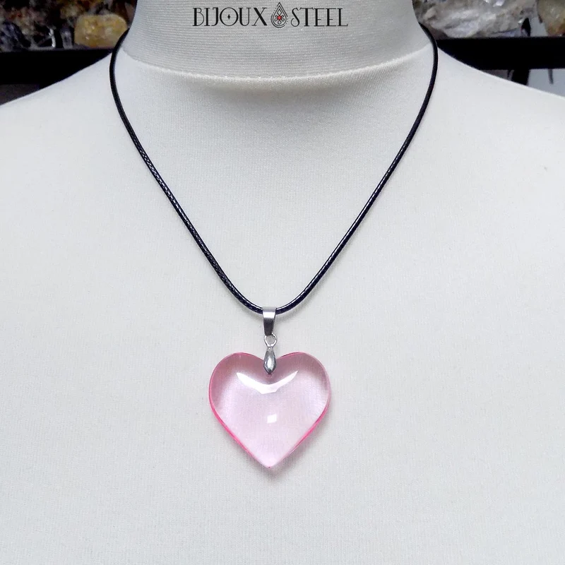 Collier à pendentif cœur rose en verre
