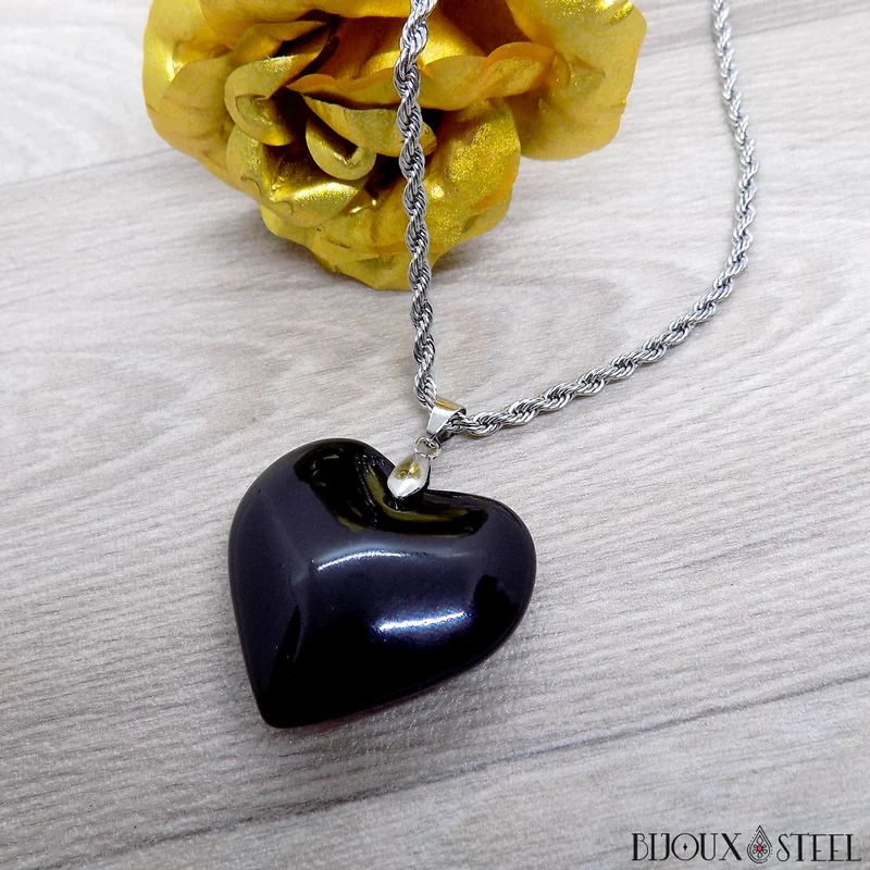 Collier à pendentif cœur noir en verre