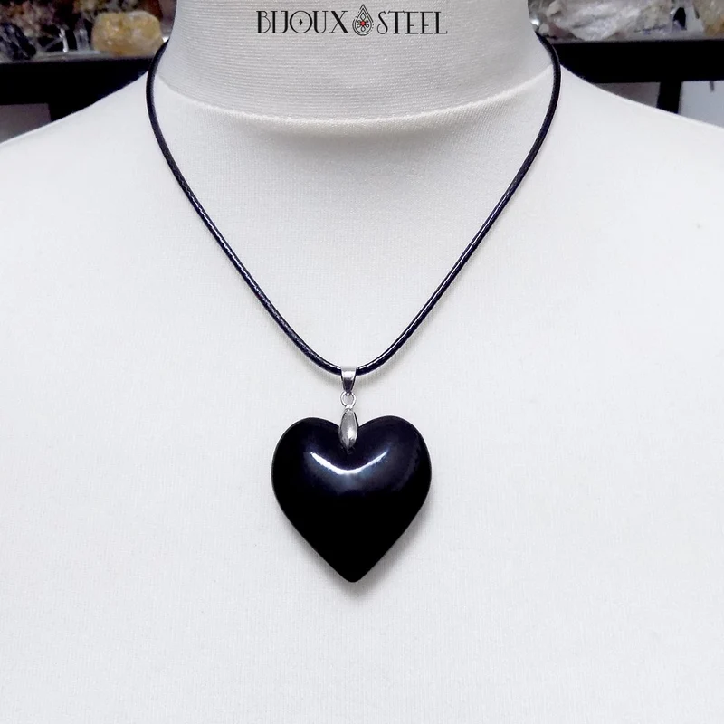 Collier à pendentif cœur noir en verre