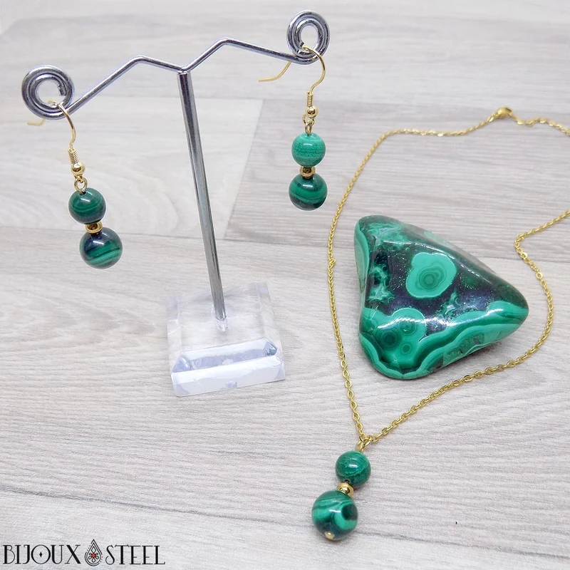 Collier à pendentif deux perles en pierre de malachite