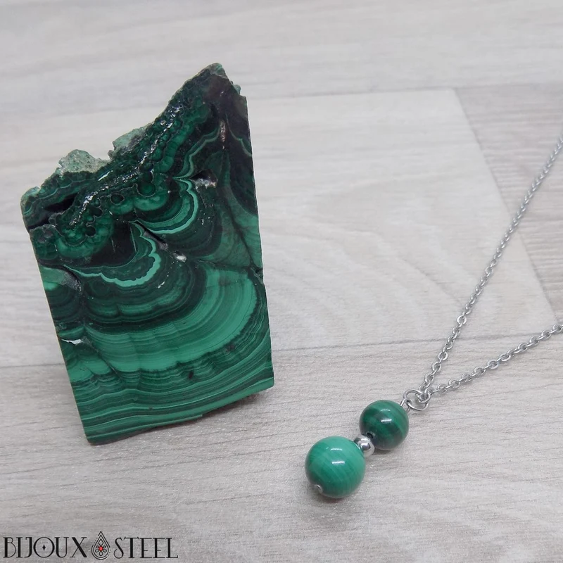 Collier à pendentif deux perles en pierre de malachite
