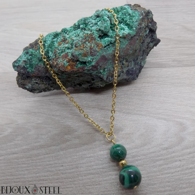 Collier à pendentif deux perles en pierre de malachite