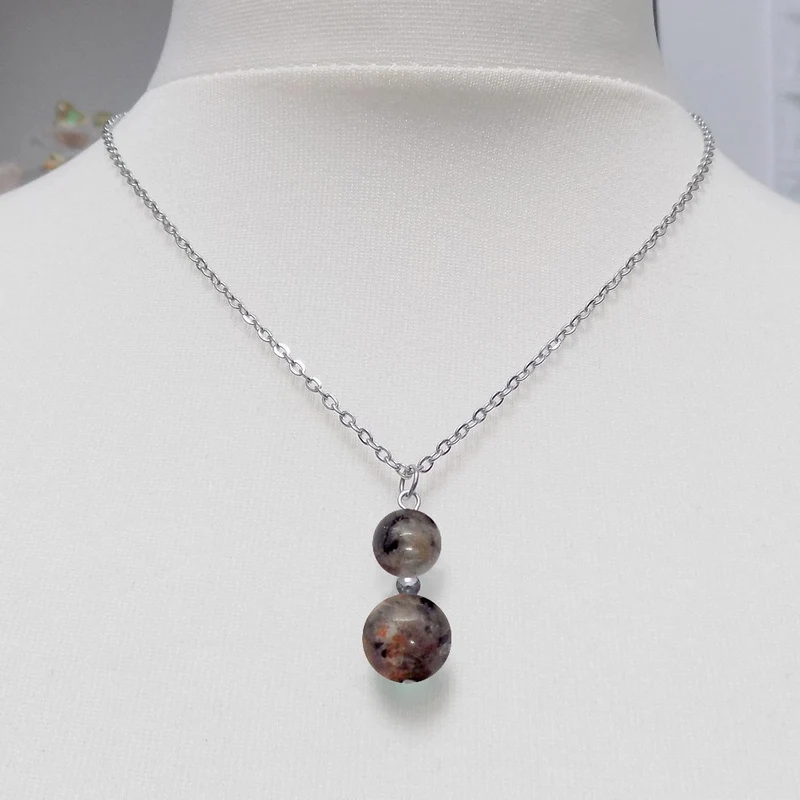 Collier à pendentif deux perles en pierre de yooperlite