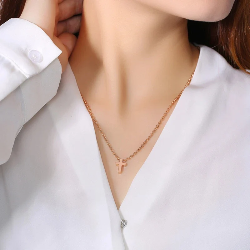 Collier Petite Croix Minimaliste