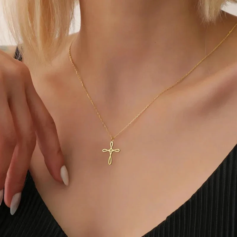 Collier Pendentif Croix Infini
