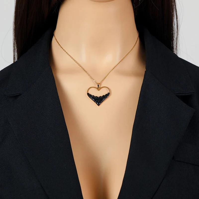 Collier Pendentif Coeur Strass Noirs