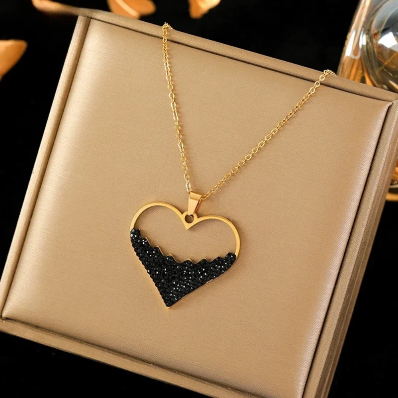 Collier Pendentif Coeur Strass Noirs