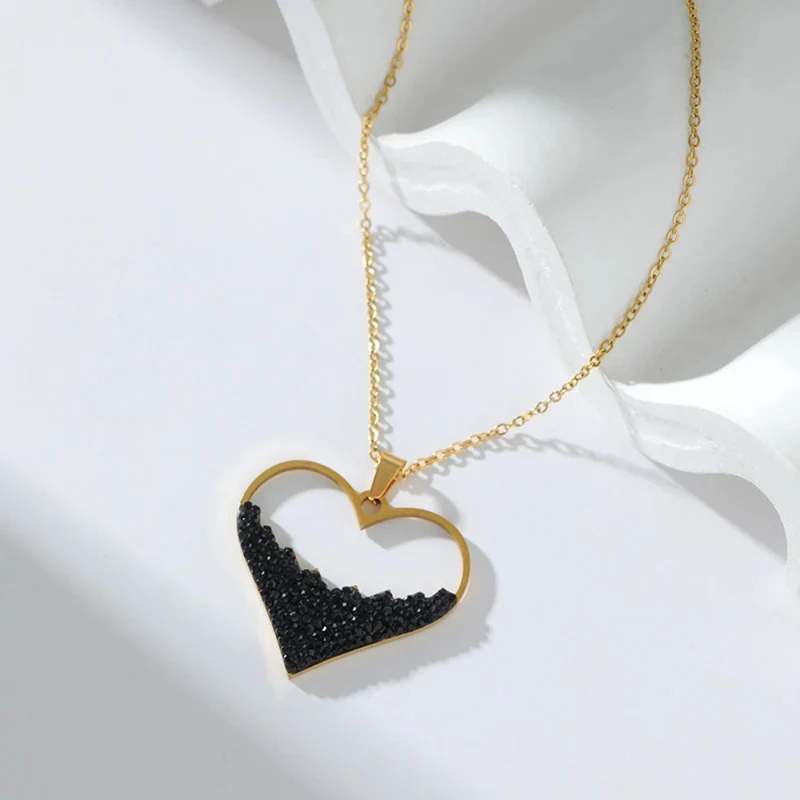 Collier Pendentif Coeur Strass Noirs