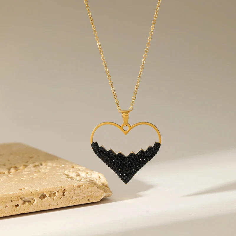 Collier Pendentif Coeur Strass Noirs