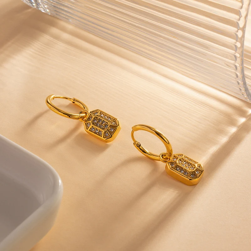 Boucles d'oreilles dormeuses anciennes
