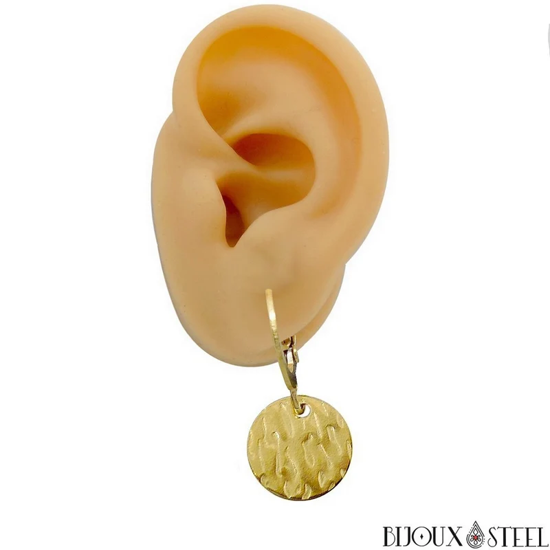 Boucles d'oreilles créoles à pendentifs médailles martelées