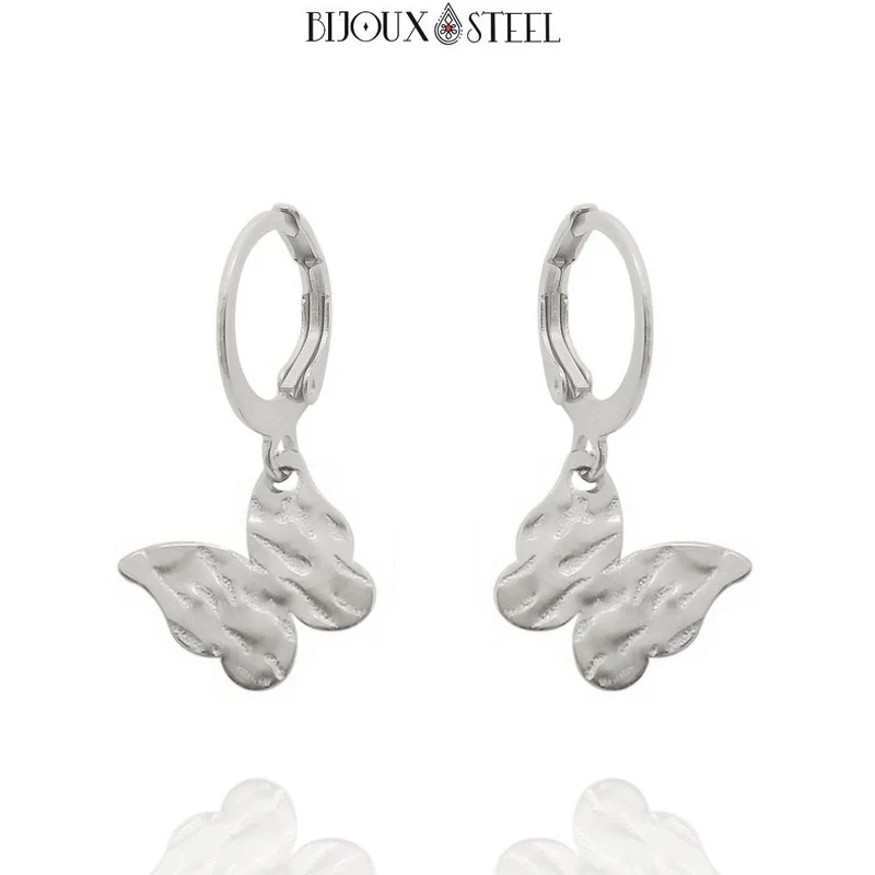 Boucles d'oreilles créoles à pendentifs papillons martelés