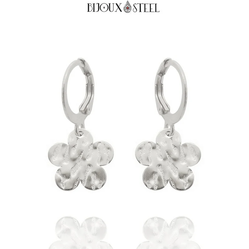 Boucles d'oreilles créoles à pendentifs fleurs martelées