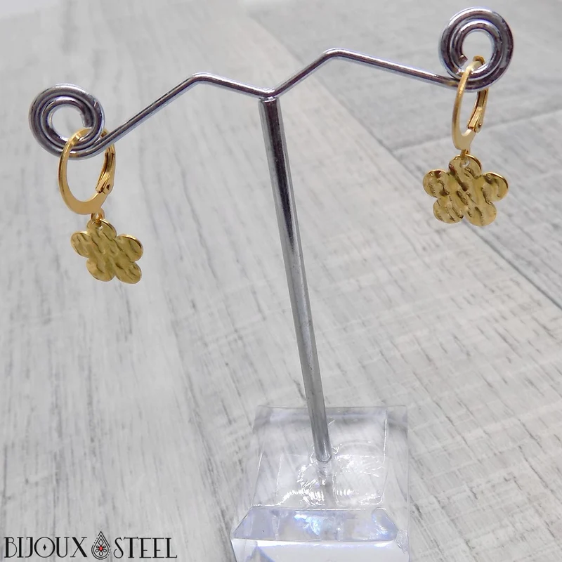 Boucles d'oreilles créoles à pendentifs fleurs martelées
