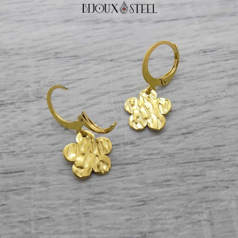 Boucles d'oreilles créoles à pendentifs fleurs martelées