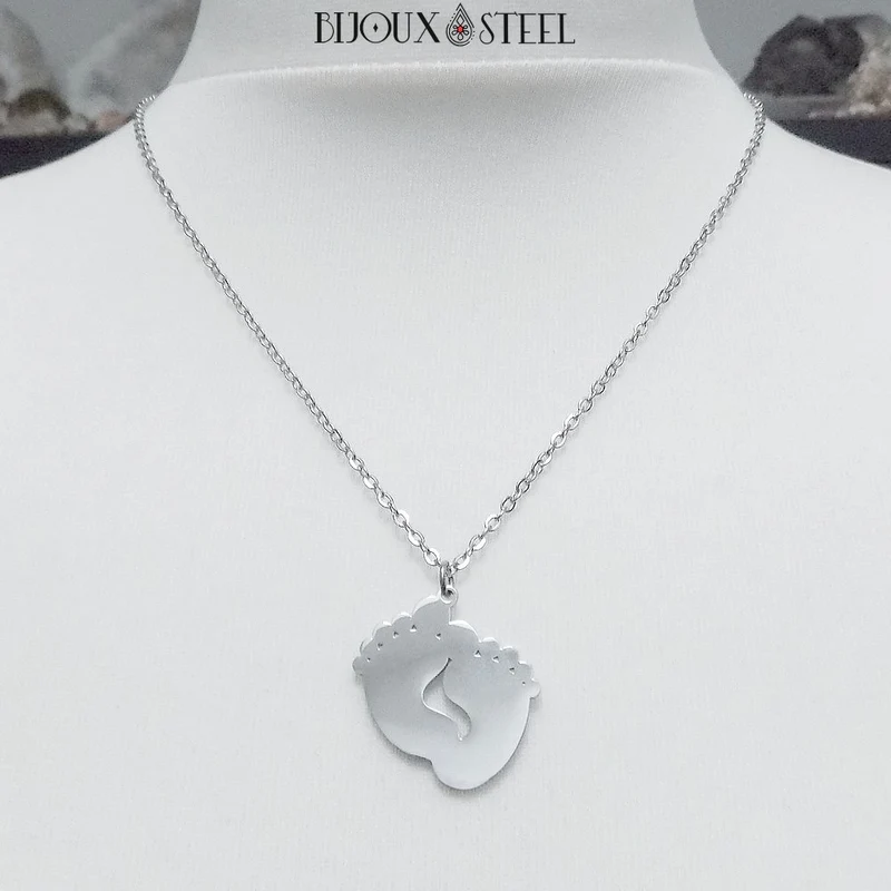 Collier à pendentif pieds de bébé en acier inoxydable