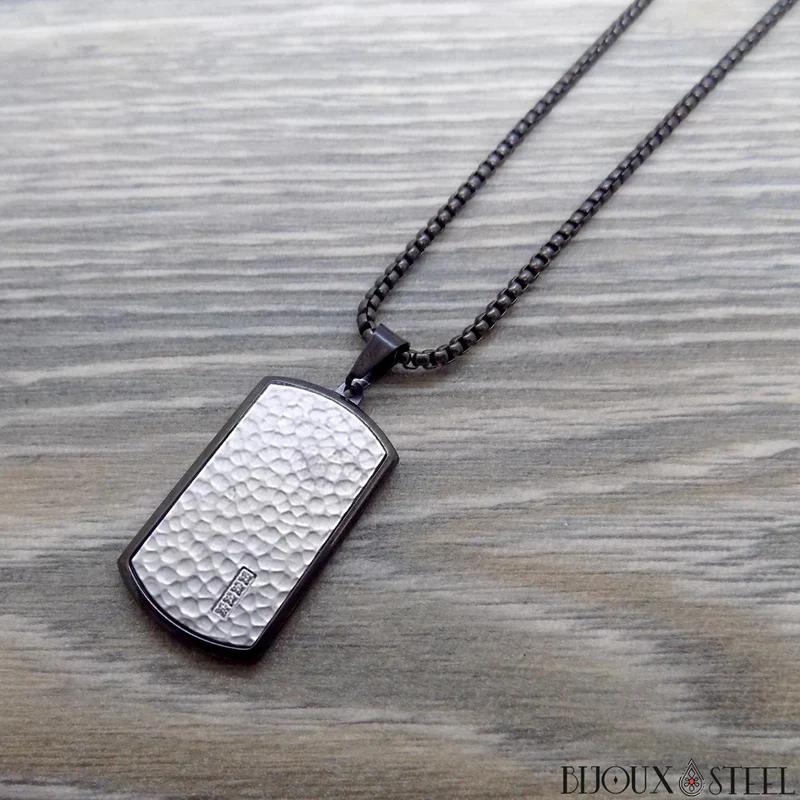 Collier plaque noire à motif peau argentée en acier inoxydable