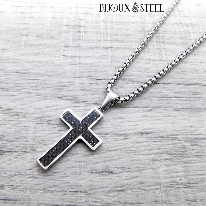 Collier à pendentif croix argentée et carbone noir en acier inoxydable