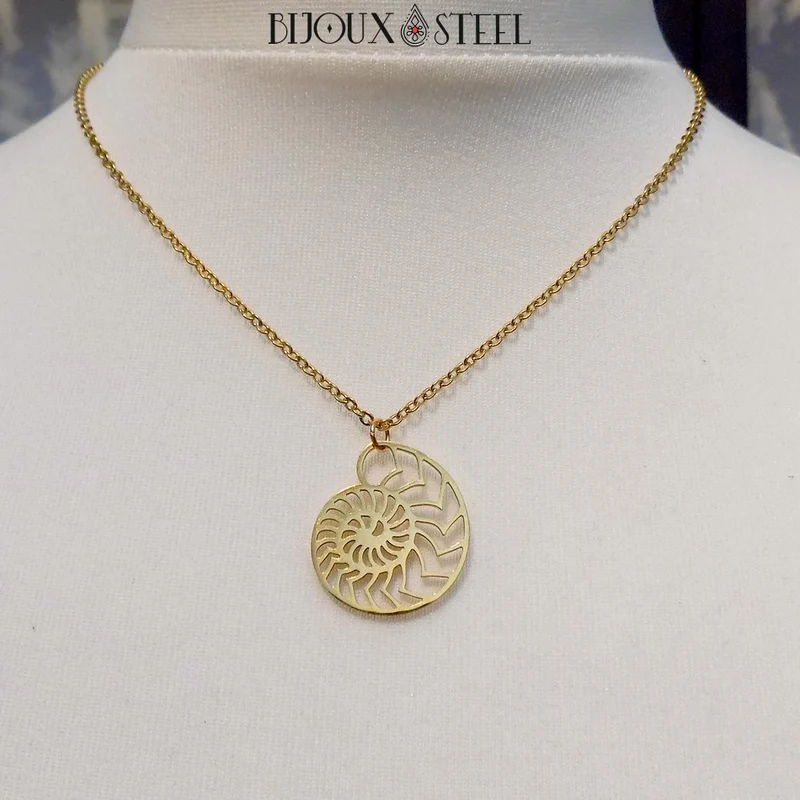 Collier à pendentif ammonite en acier inoxydable
