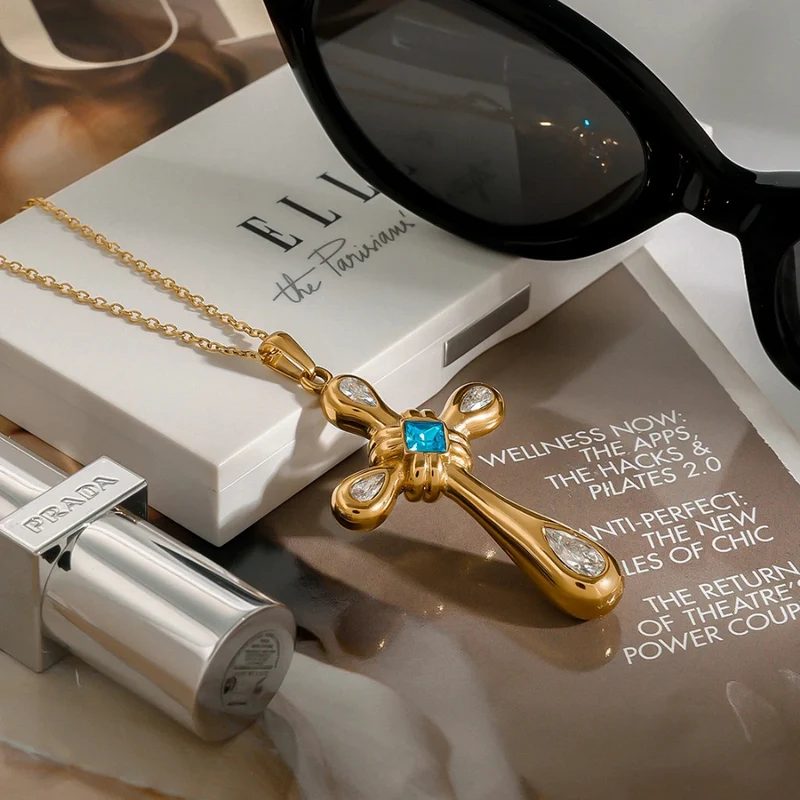 Collier Croix Dorée Pierre Bleue